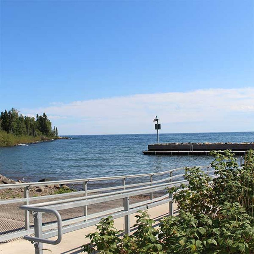 horseshoe-bay-lake-superior boat access and small lake superior harbor