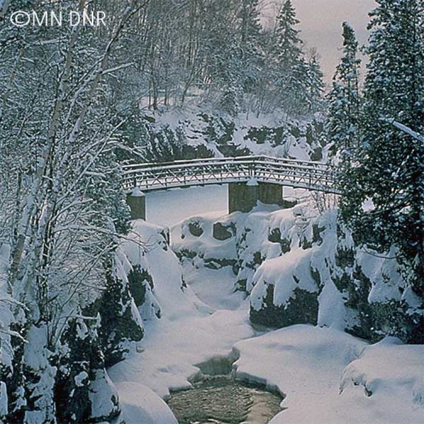 temperance-river-footbridge-winter snow covered pines and temperance river under footbridge